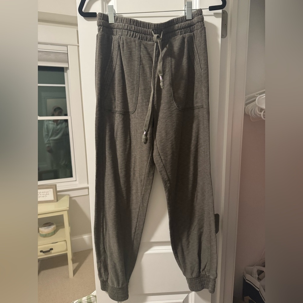 Women’s Olive Jogger Sweatpants